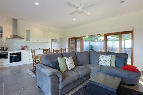 A Seascape Retreat - Maitland Accommodation 3